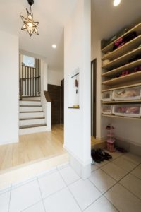 玄関収納：三陽工務店